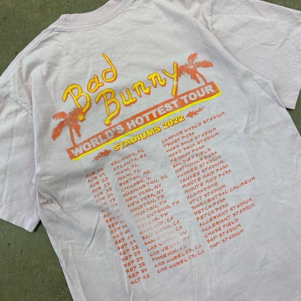 Bad Bunny Un Verano Sin Ti 2002 World's Hottest Tour Music T-Shirt Pink S - Picture 4 of 7